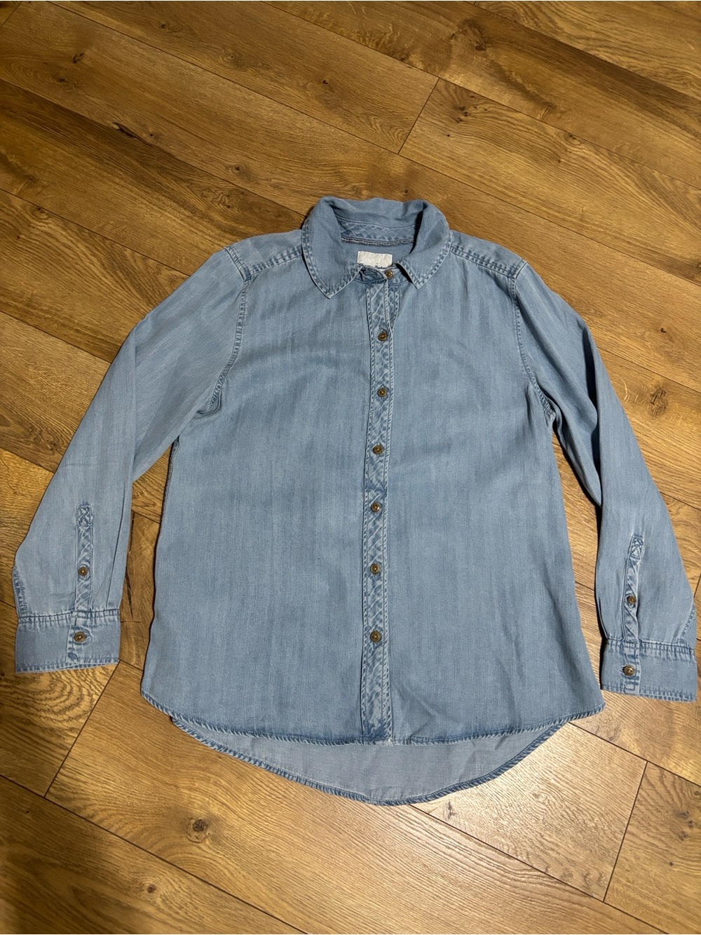 Tommy Bahama chambray o'lei relaxed womens shirt size Medium NWT - Picture 6 of 12